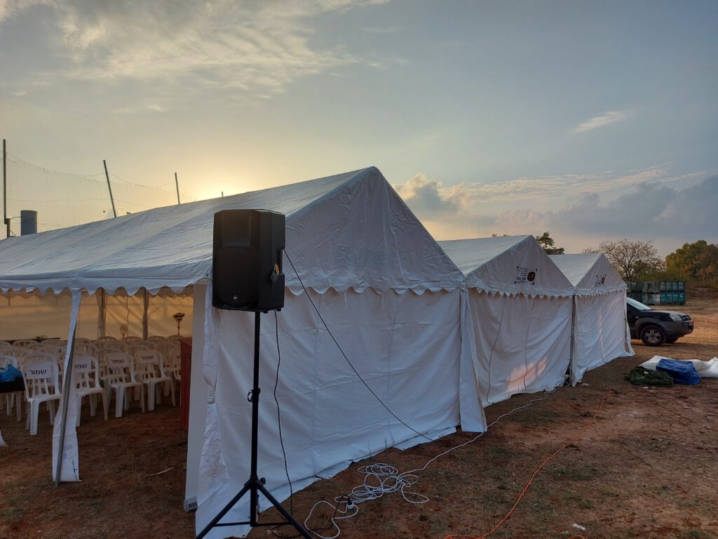 מגוונן רחב של אוהלים - אדרי אירועים